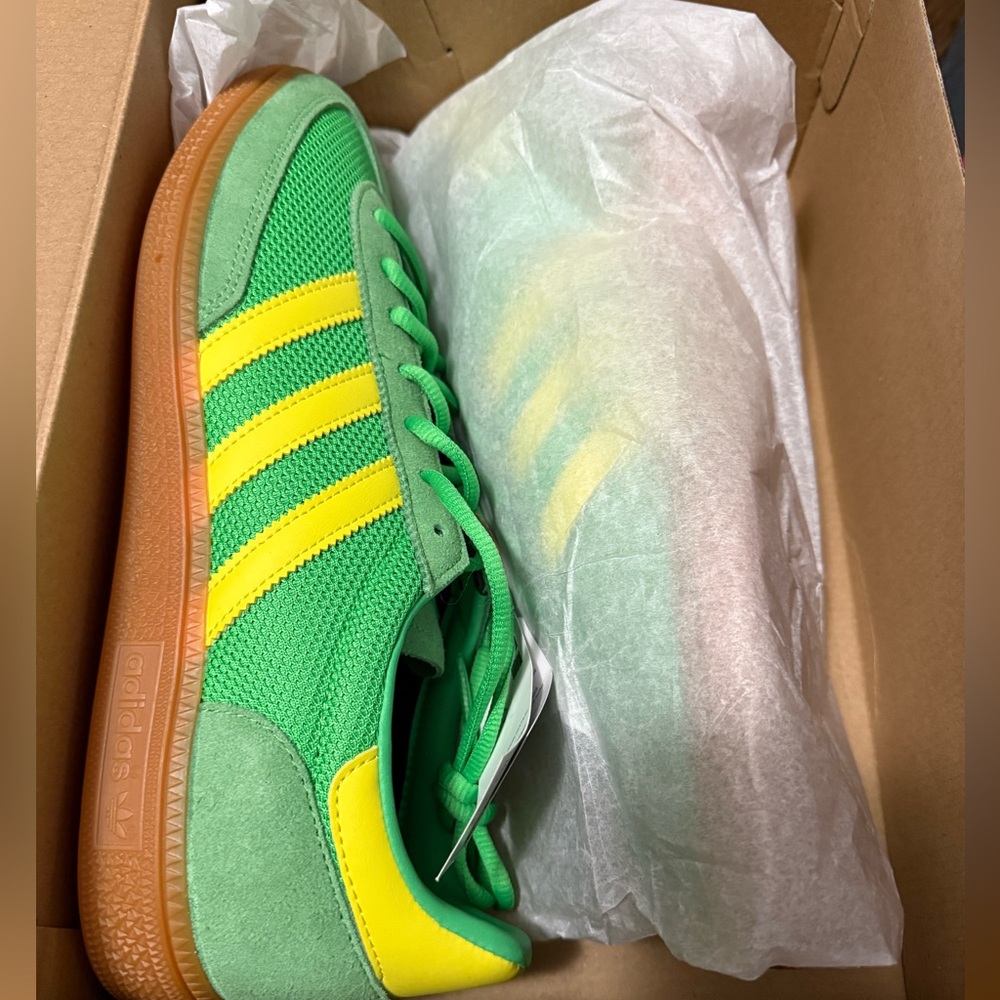 Adidas men’s Sneakers in Green and Yellow. handball special energy. New 10.5